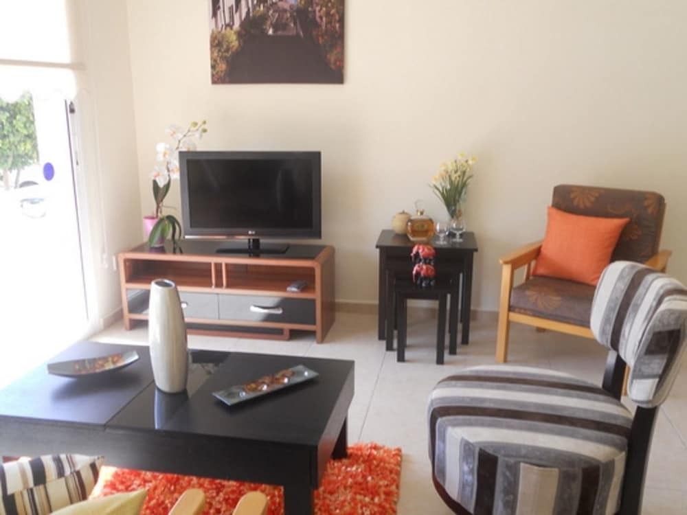 Пафос: Sirena Sunrise Prestige Apartments