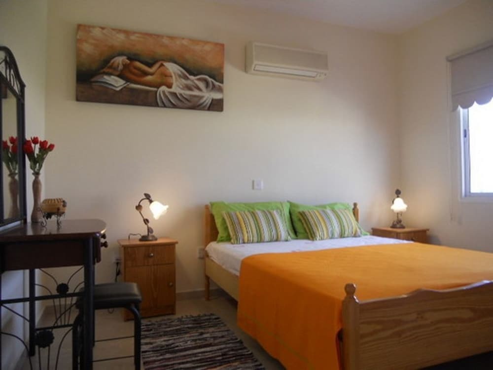 Пафос: Sirena Sunrise Prestige Apartments
