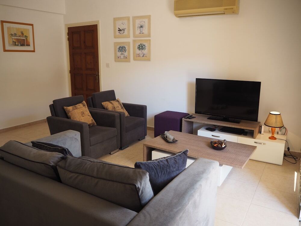 Пафос: Sirena Sunrise Prestige Apartments