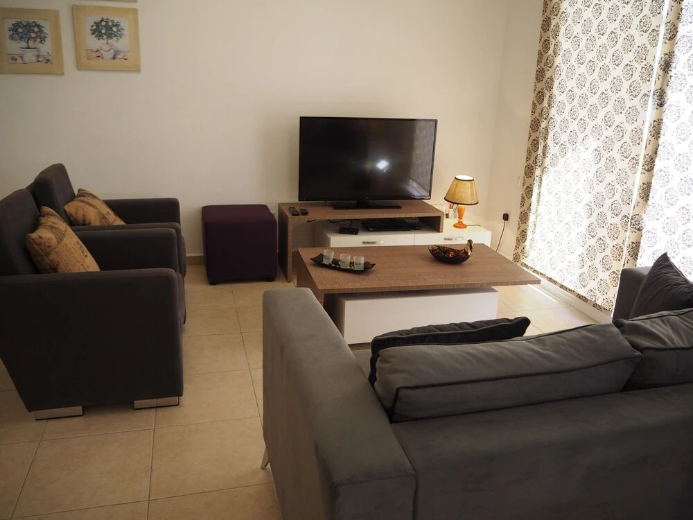 Пафос: Sirena Sunrise Prestige Apartments