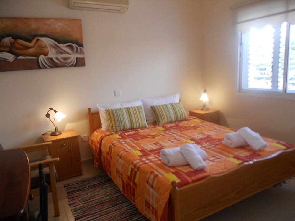 Пафос: Sirena Sunrise Prestige Apartments