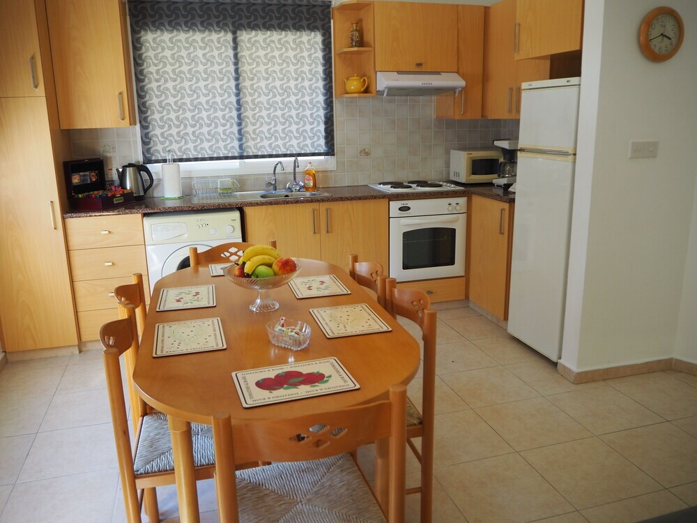 Пафос: Sirena Sunrise Prestige Apartments