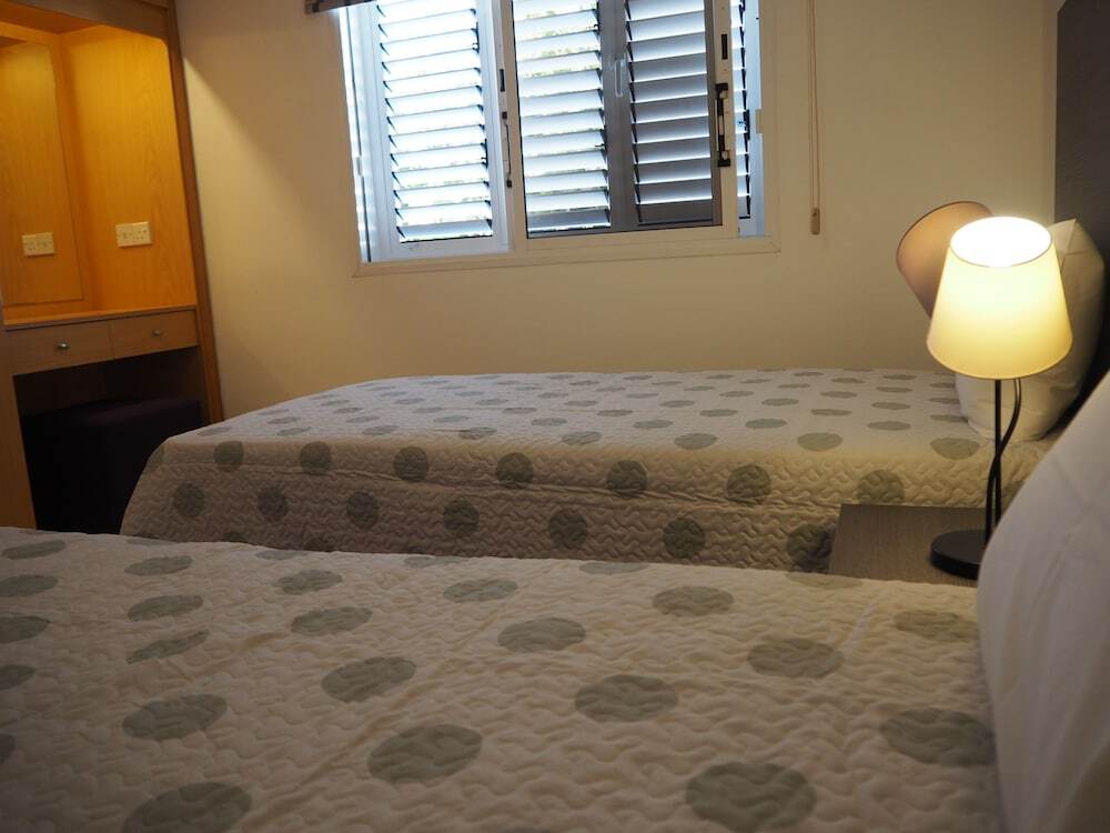 Пафос: Sirena Sunrise Prestige Apartments