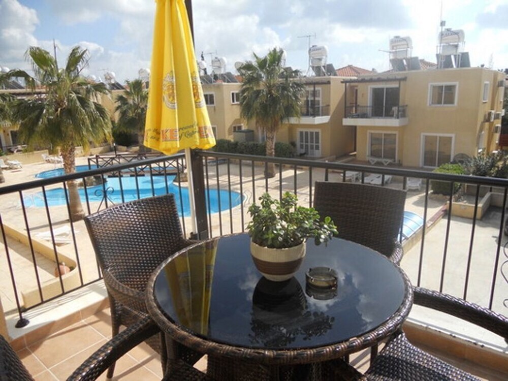 Пафос: Sirena Sunrise Prestige Apartments