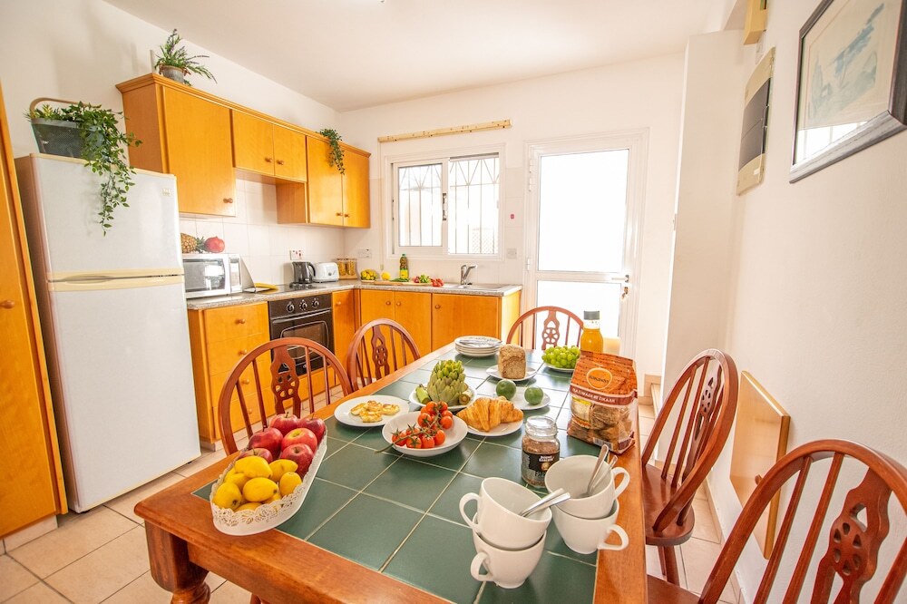 Паралимни: Salonica Two Bedroom Kapparis Apartment
