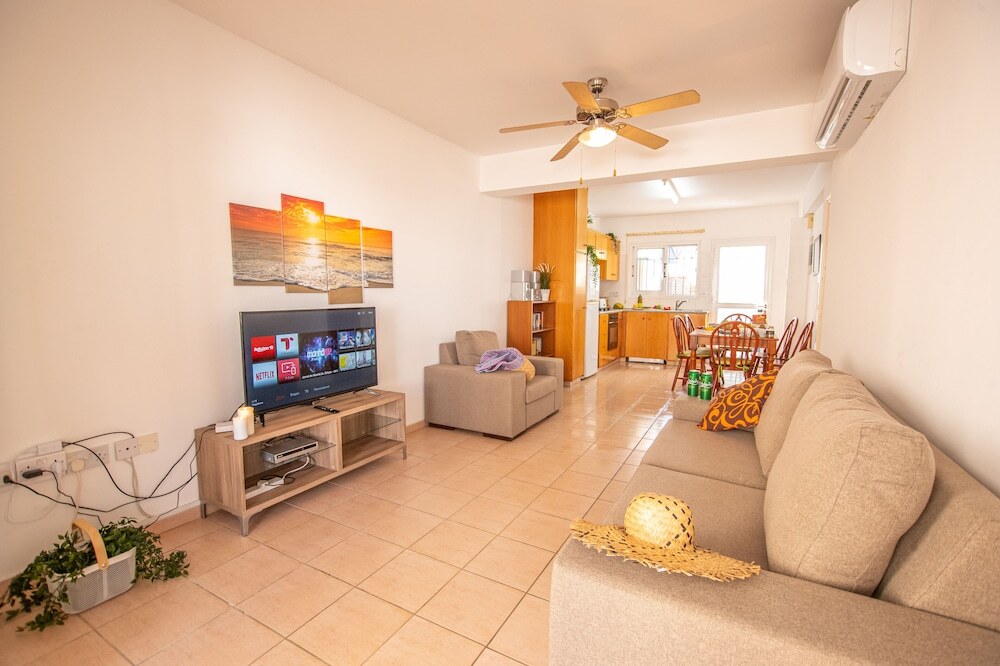 Паралимни: Salonica Two Bedroom Kapparis Apartment