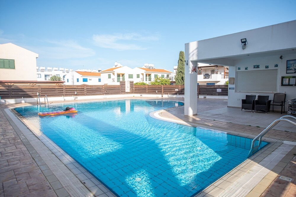 Паралимни: Salonica Two Bedroom Kapparis Apartment