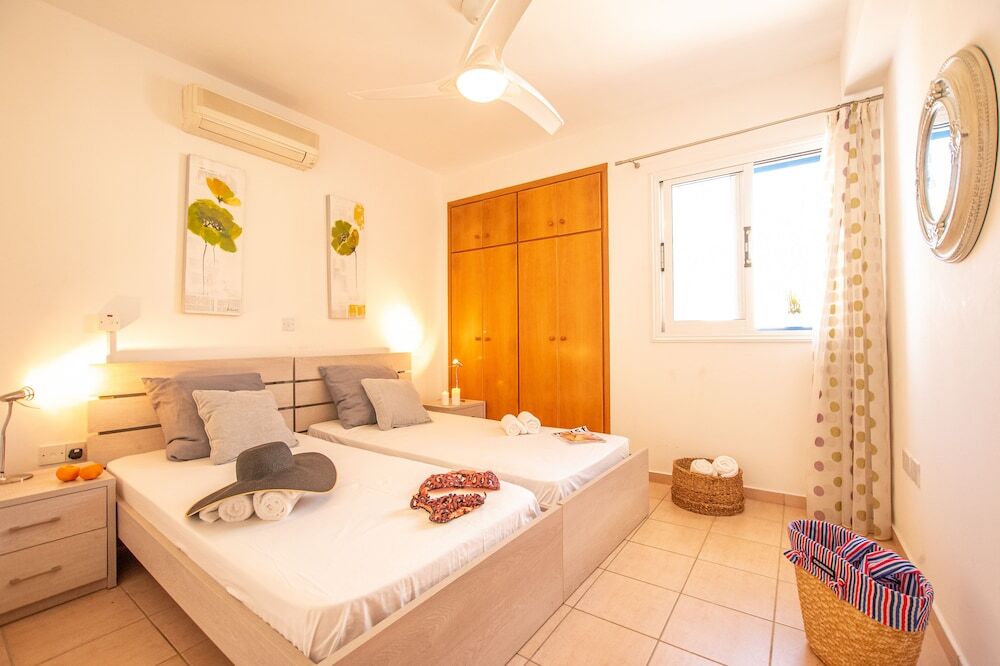 Паралимни: Salonica Two Bedroom Kapparis Apartment