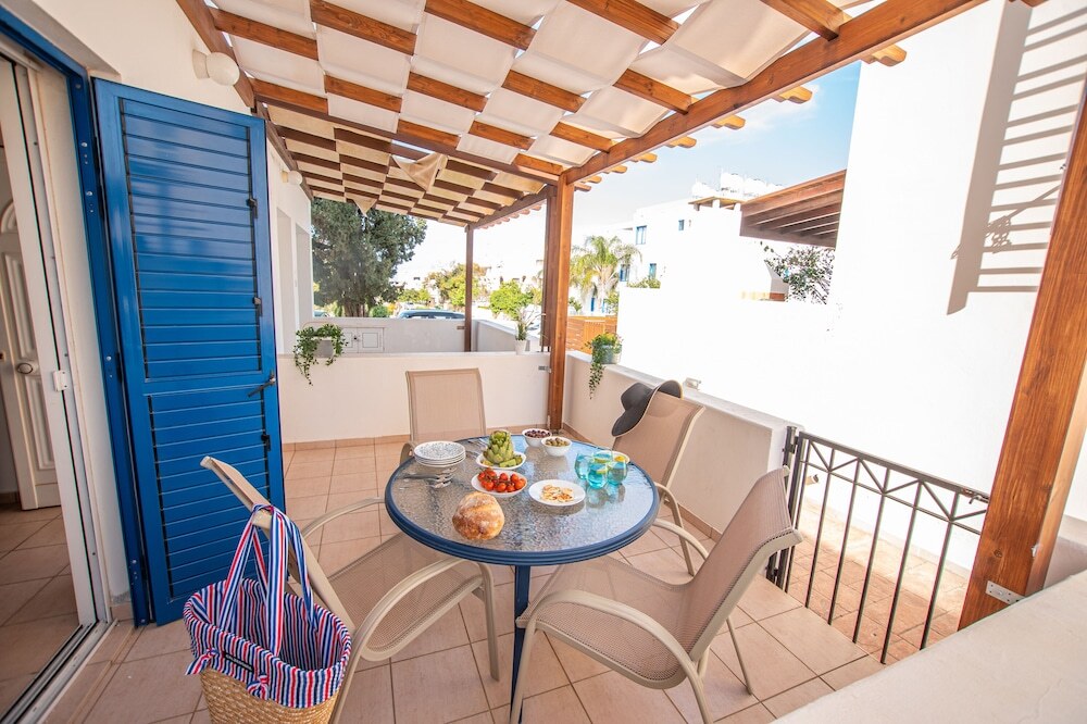 Паралимни: Salonica Two Bedroom Kapparis Apartment