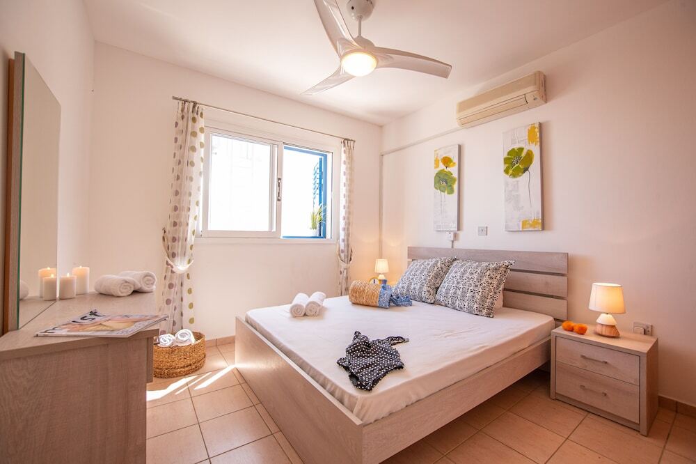 Паралимни: Salonica Two Bedroom Kapparis Apartment
