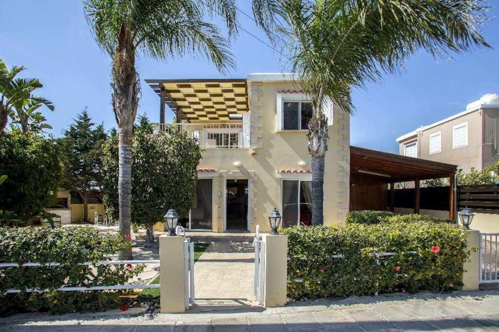 Ayia Napa Tropical Beach Villa — фото 1