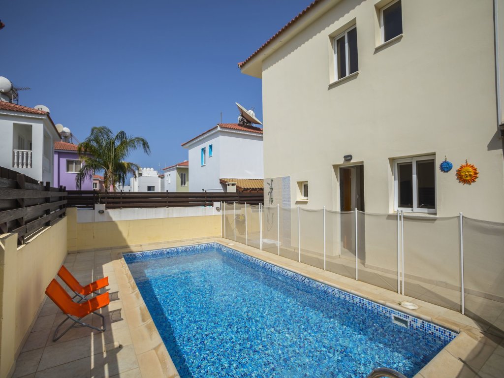 Паралимни: Protaras Villa Amber