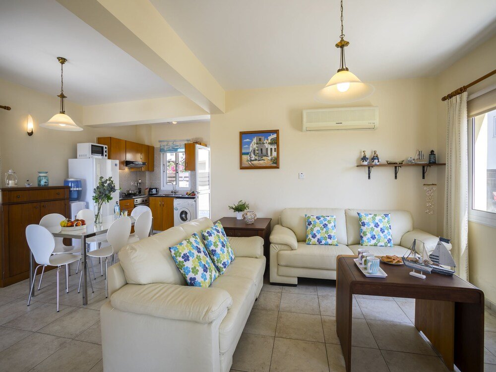 Паралимни: Protaras Villa Amber