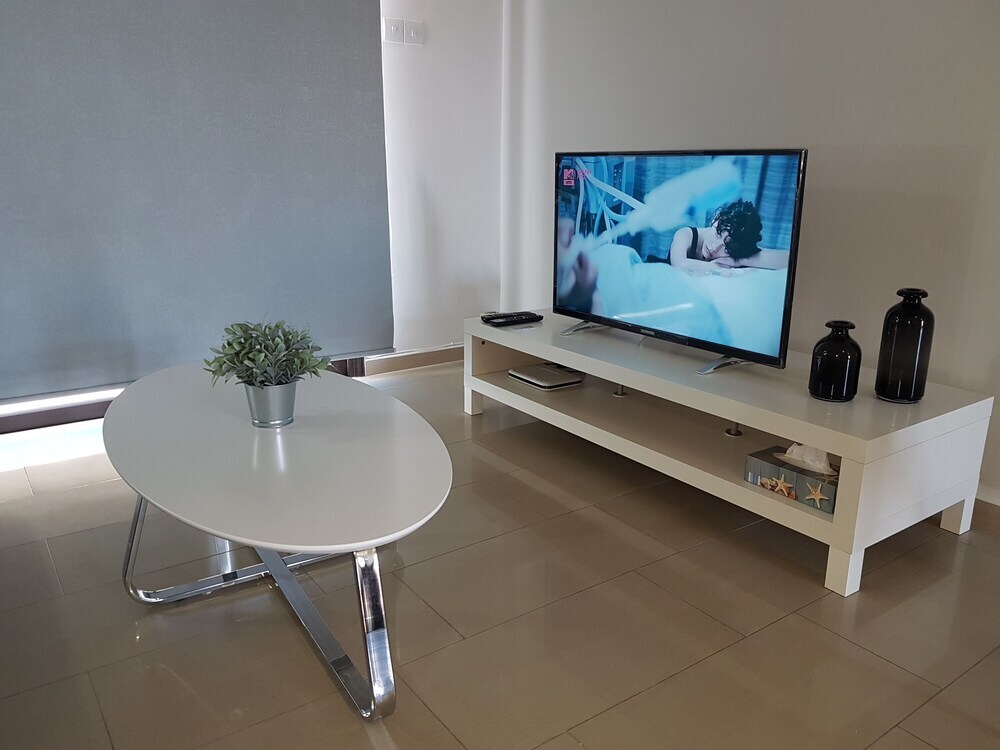 Паралимни: Marand Apartment BF15