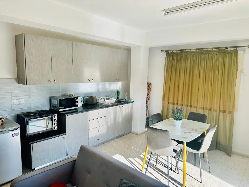 Пафос: Angela Holiday Apartments