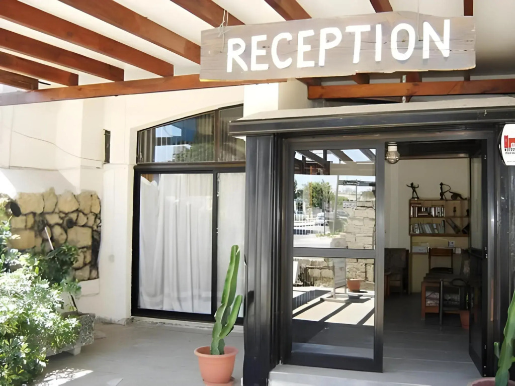 Пафос: Angela Holiday Apartments