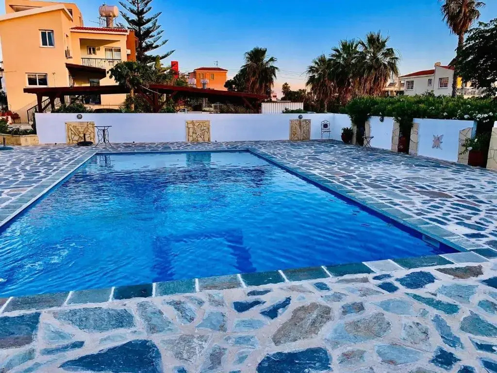 Пафос: Angela Holiday Apartments