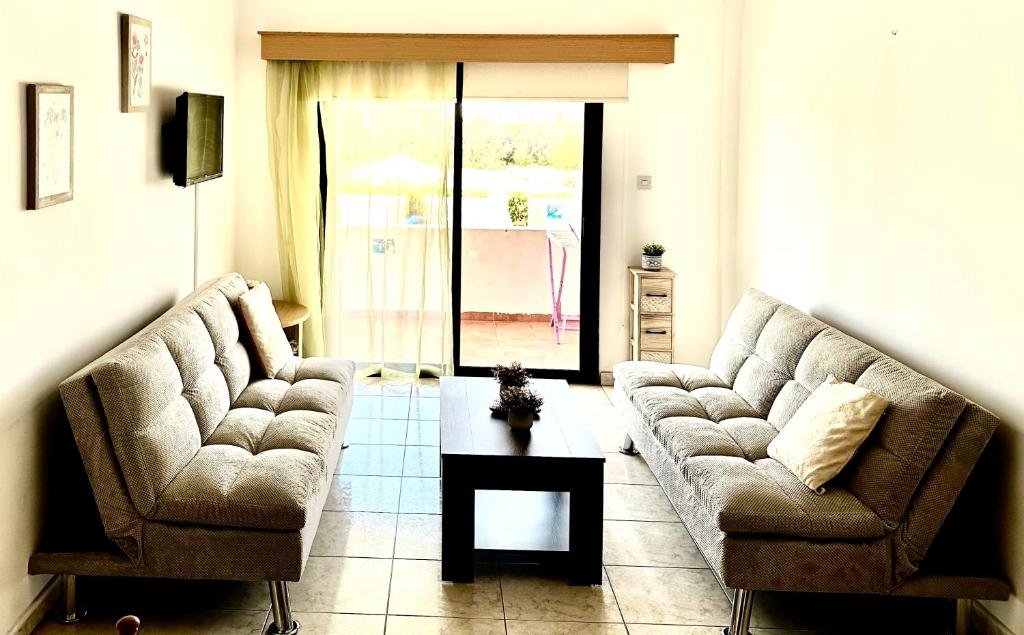 Пафос: Angela Holiday Apartments