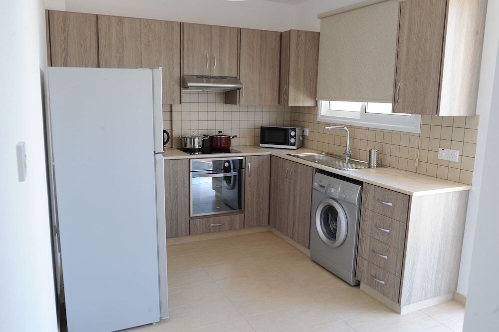 Кити: Kiti Deluxe Apartments