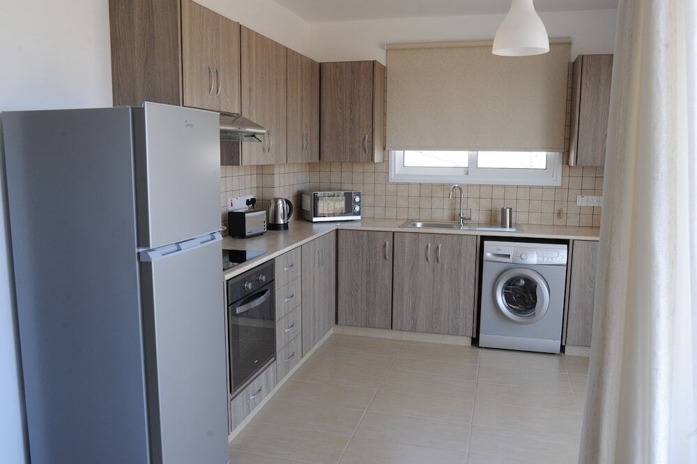 Кити: Kiti Deluxe Apartments