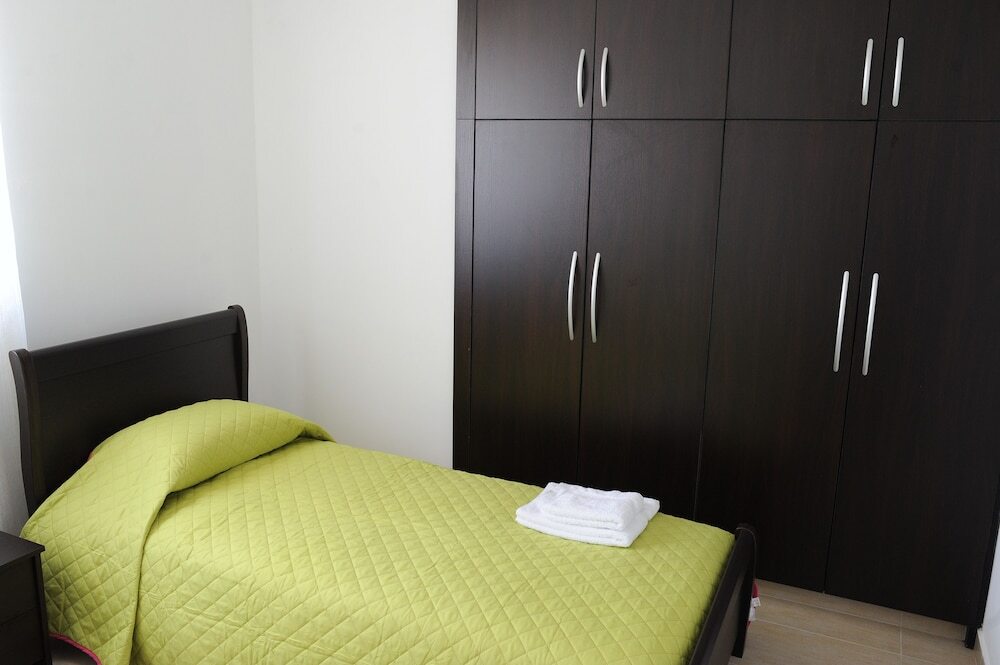 Кити: Kiti Deluxe Apartments