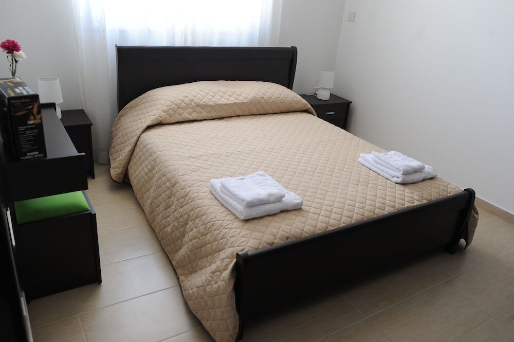 Кити: Kiti Deluxe Apartments