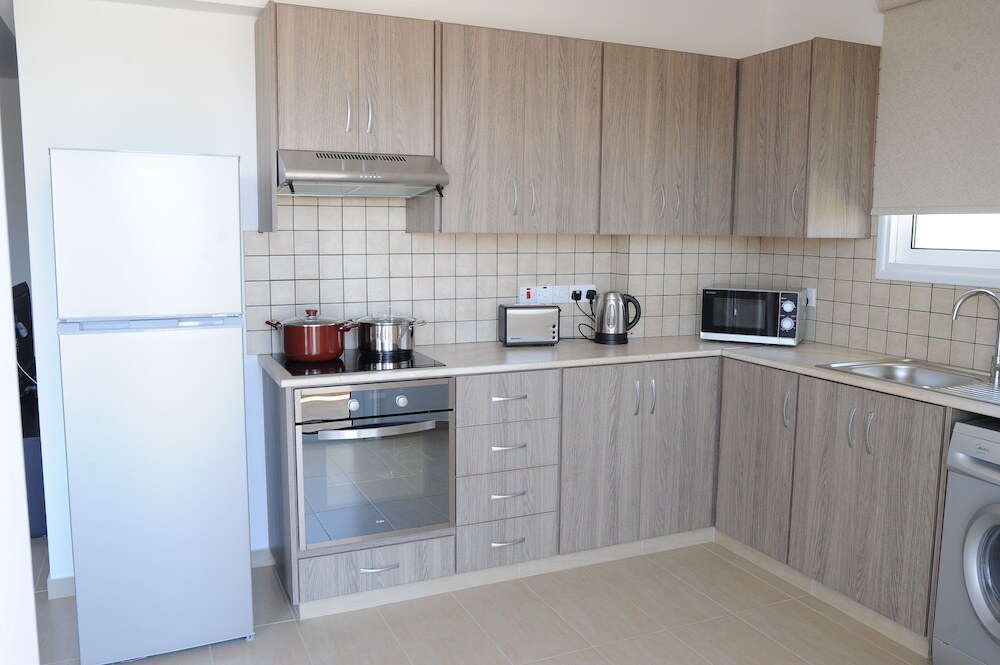 Кити: Kiti Deluxe Apartments