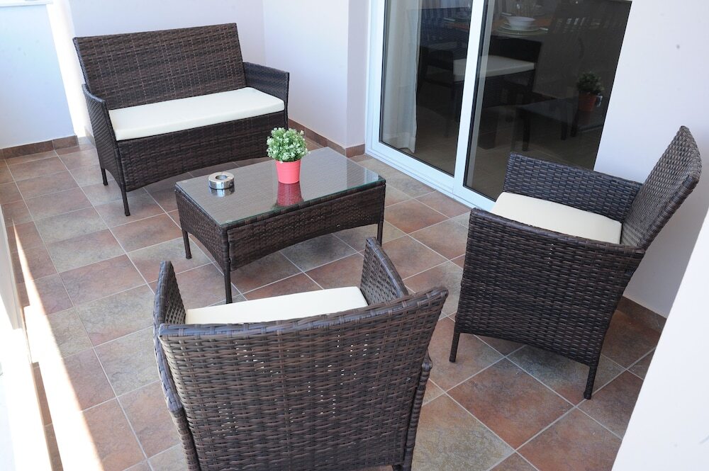 Кити: Kiti Deluxe Apartments