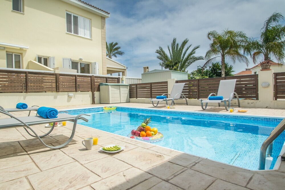 Паралимни: Kapparis Beach Villa 1
