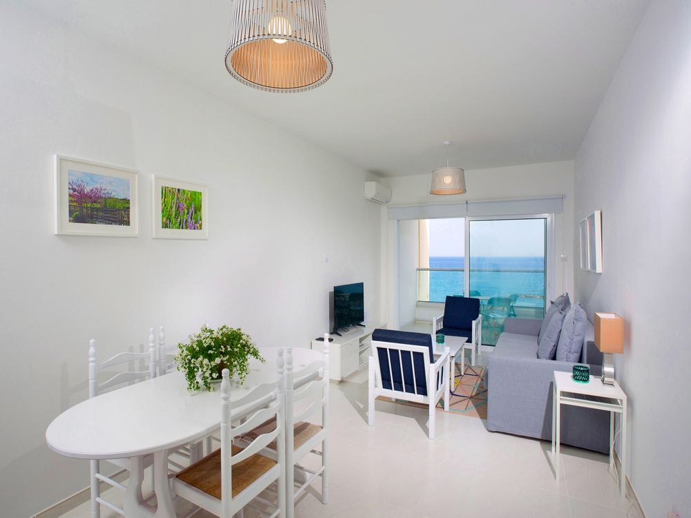Limassol on the Beach Apartment — фото 4