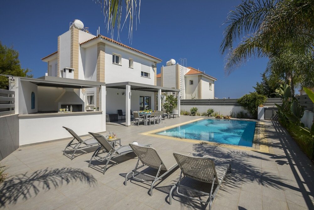 Паралимни: Protaras Villa Sandy Toes