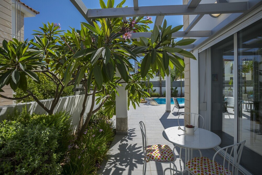 Паралимни: Protaras Villa Sandy Toes