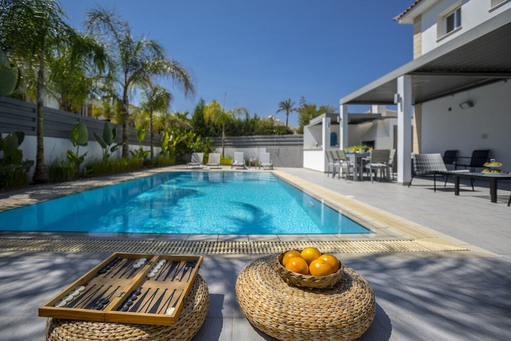 Паралимни: Protaras Villa Sandy Toes