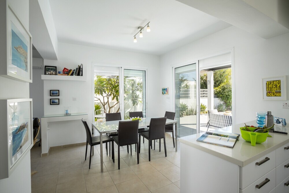 Паралимни: Protaras Villa Sandy Toes