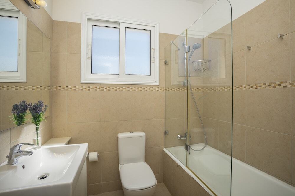 Паралимни: Protaras Villa Sandy Toes