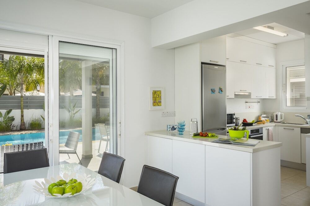 Паралимни: Protaras Villa Sandy Toes