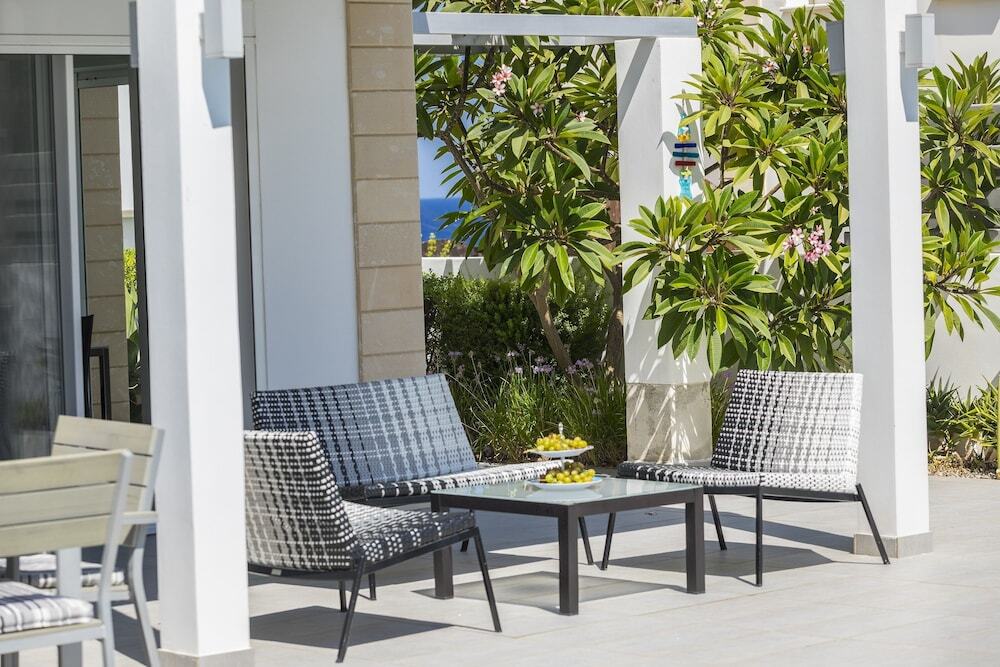 Паралимни: Protaras Villa Sandy Toes