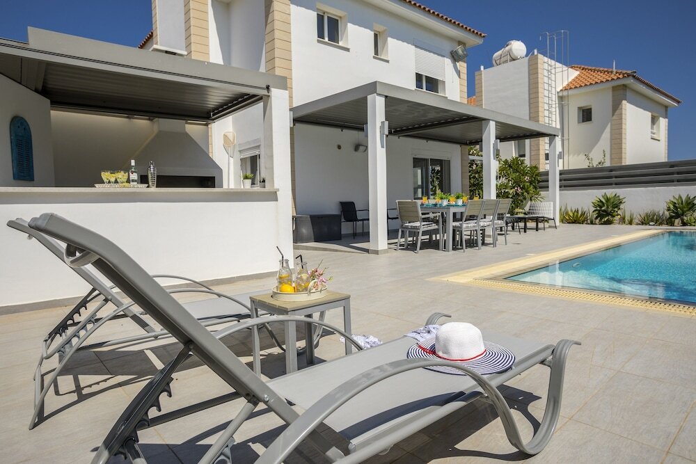 Паралимни: Protaras Villa Sandy Toes
