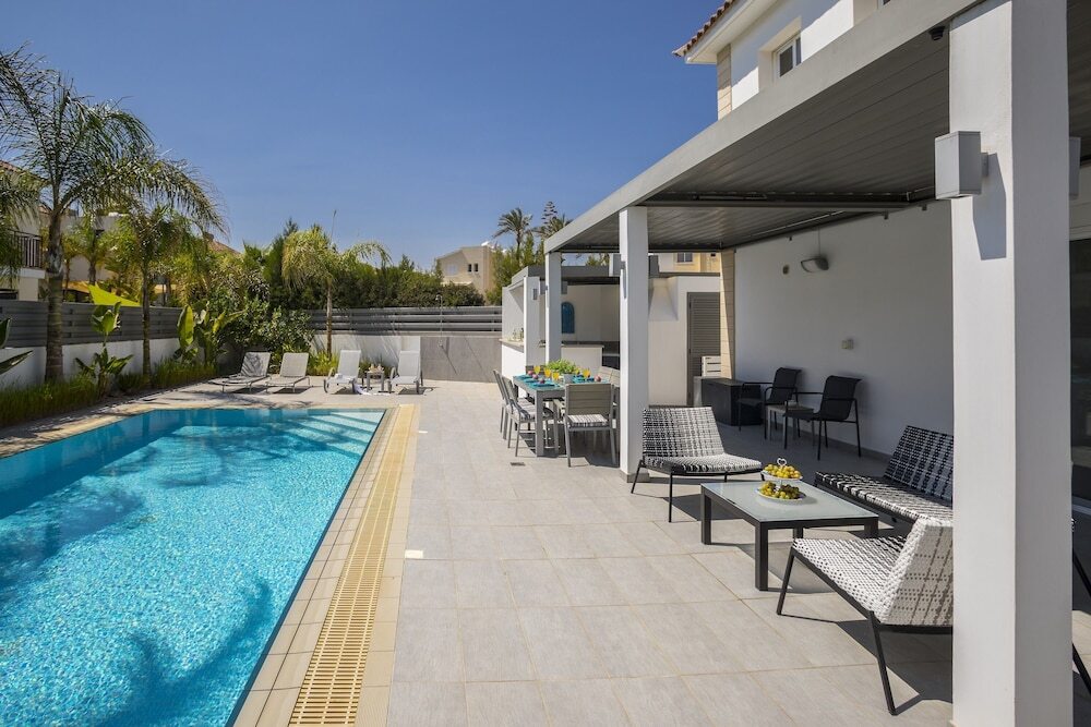 Паралимни: Protaras Villa Sandy Toes