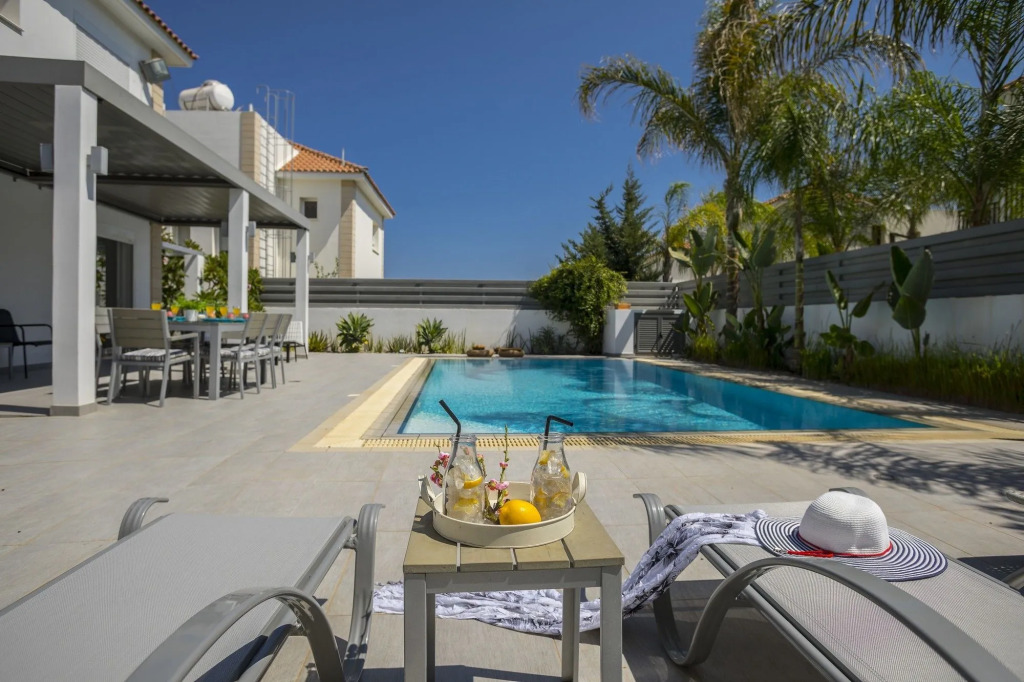 Паралимни: Protaras Villa Sandy Toes