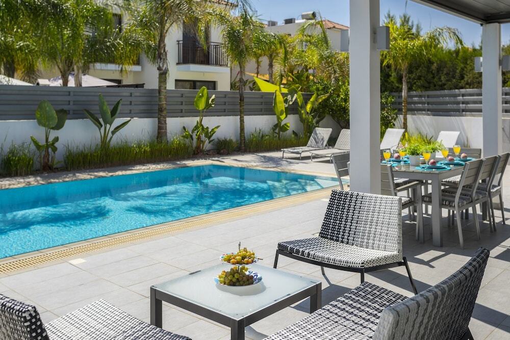 Паралимни: Protaras Villa Sandy Toes