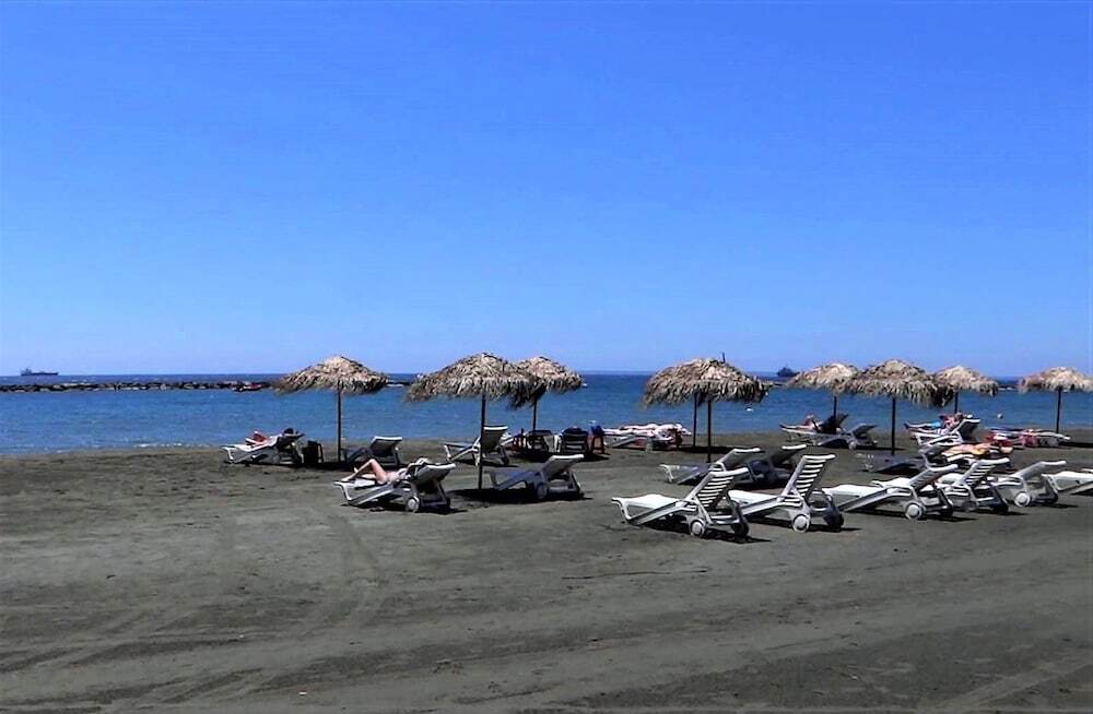 Гермасойя: 3 Bed Apartment on the Beach