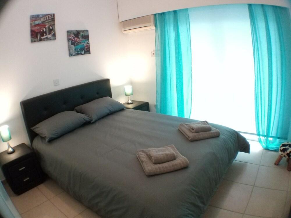 Гермасойя: 3 Bed Apartment on the Beach