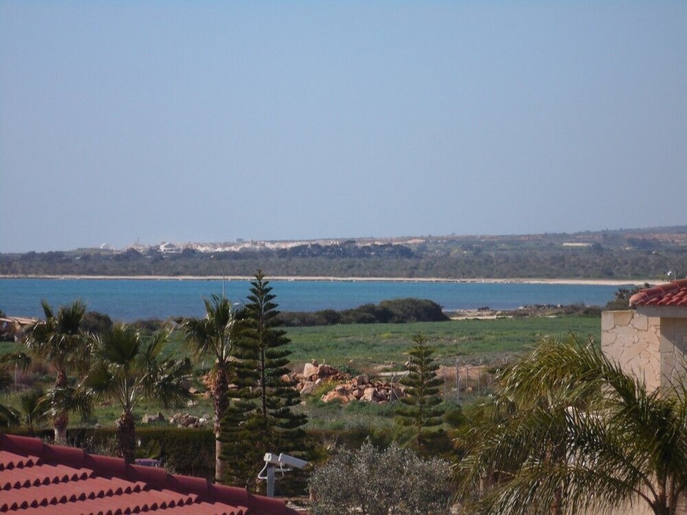 Айя-Напа: Villa Harsha