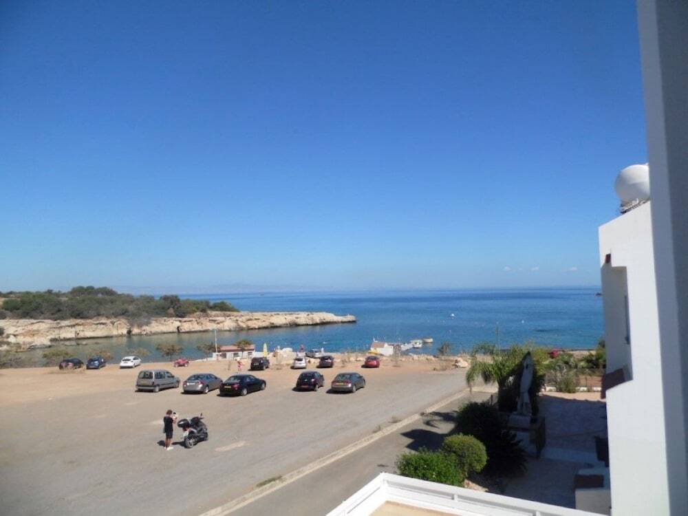 Паралимни: Villa Malamar