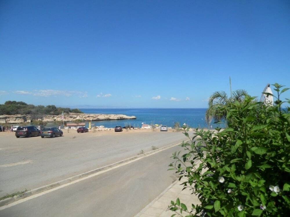 Паралимни: Villa Malamar