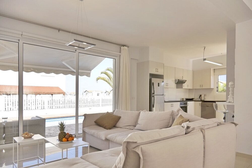 Протарас: Velomar Elite Luxury Home