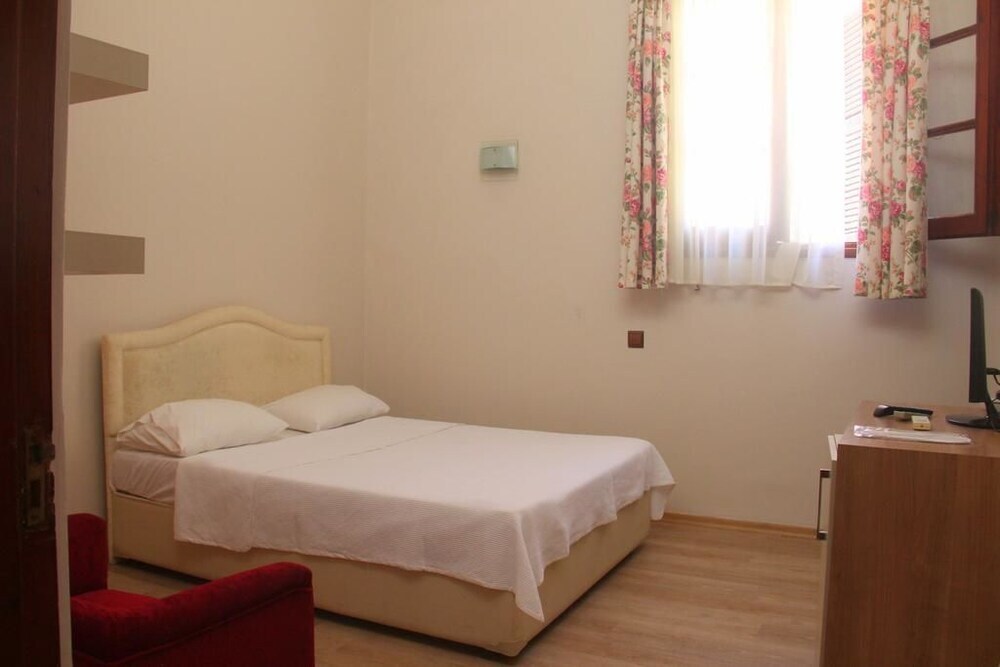 Кирения: Breeze Flora Hotel