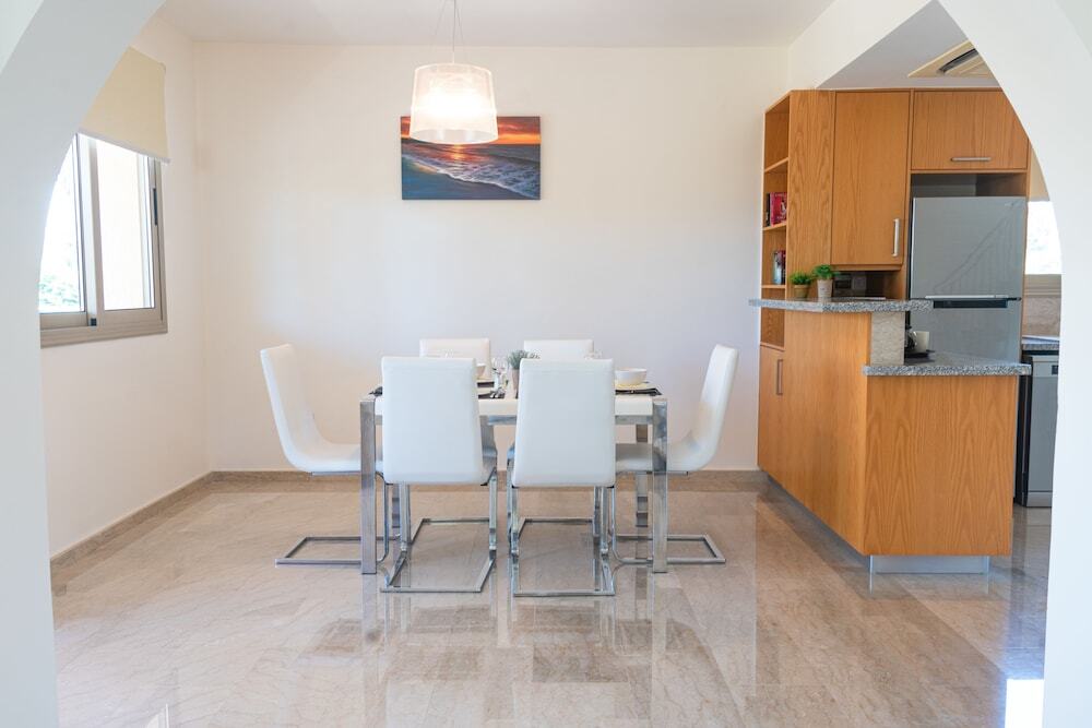 Полис Хрисохус: Hector Beach Villa - Sandy Beach Villas
