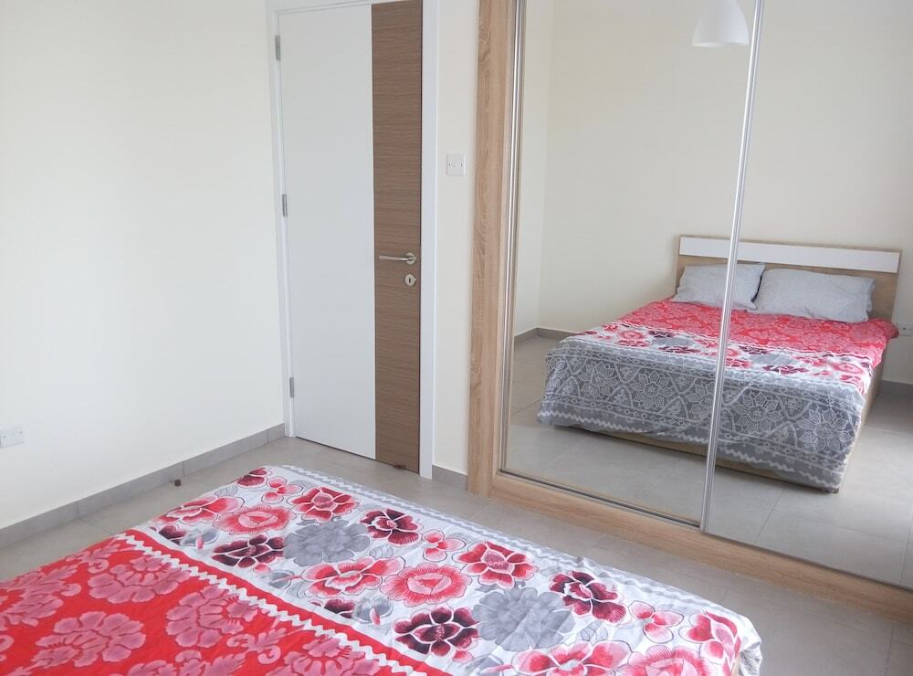Авгору: One Bedroom Apartment at Longbeach
